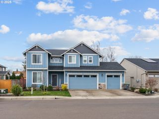 277 S 7TH St, Carlton, OR 97111