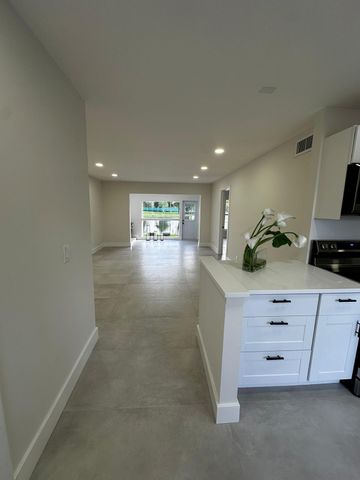 316 Cape Cod Circle B, Greenacres, FL 33467