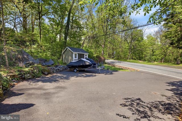 2792 SWAMP CREEK RD, Green Lane, PA 18054