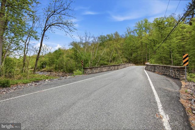 2792 SWAMP CREEK RD, Green Lane, PA 18054