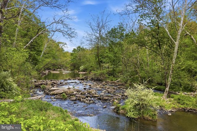 2792 SWAMP CREEK RD, Green Lane, PA 18054