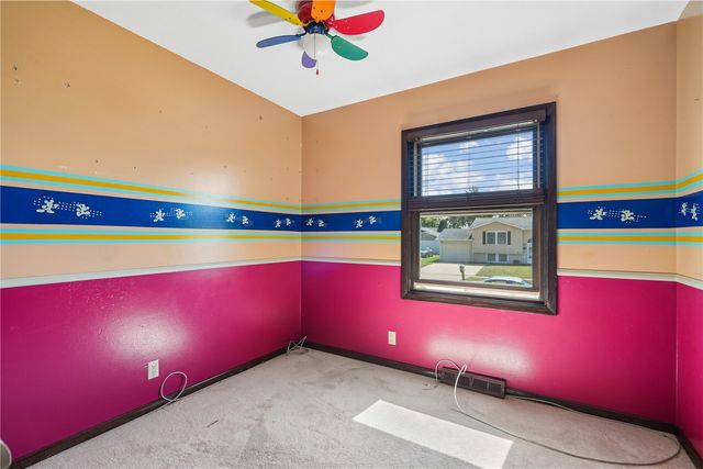 3620 Western Pine Drive NE, Cedar Rapids, IA 52402