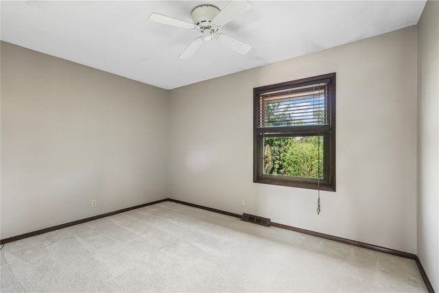3620 Western Pine Drive NE, Cedar Rapids, IA 52402