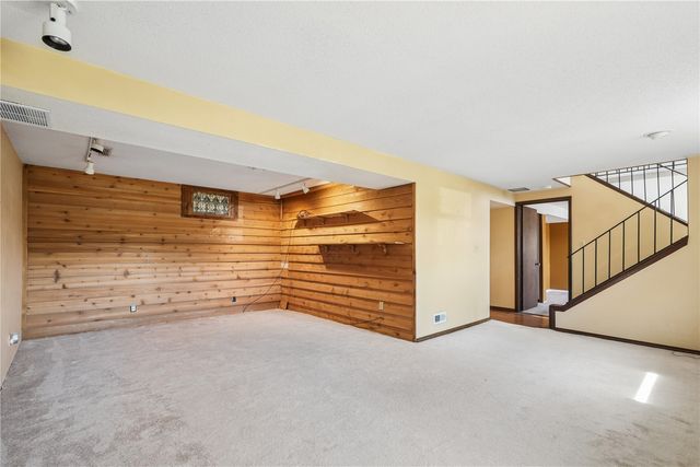 3620 Western Pine Drive NE, Cedar Rapids, IA 52402