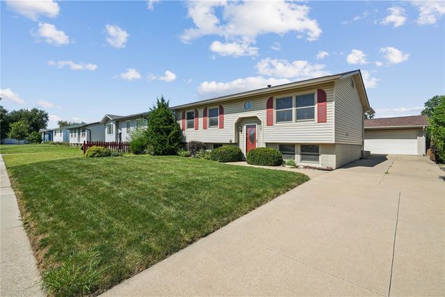 3620 Western Pine Drive NE, Cedar Rapids, IA 52402