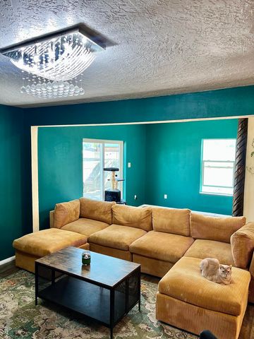 317 Merlida Street SW, Albuquerque, NM 87121