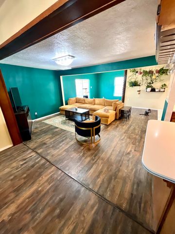 317 Merlida Street SW, Albuquerque, NM 87121