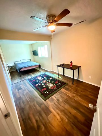 317 Merlida Street SW, Albuquerque, NM 87121