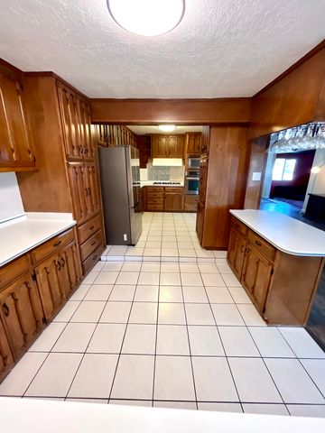 317 Merlida Street SW, Albuquerque, NM 87121