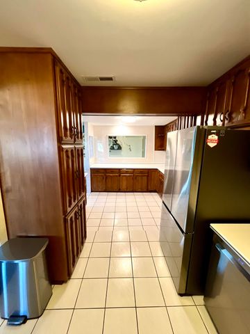 317 Merlida Street SW, Albuquerque, NM 87121