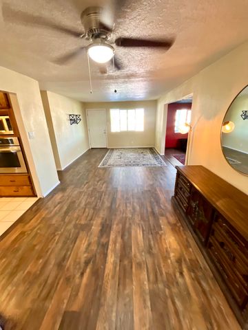 317 Merlida Street SW, Albuquerque, NM 87121