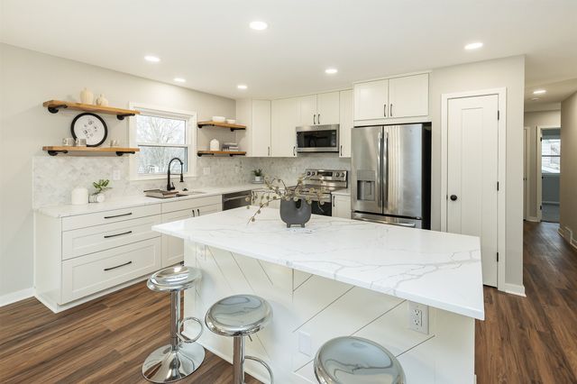 3900 76th Street, Urbandale, IA 50322