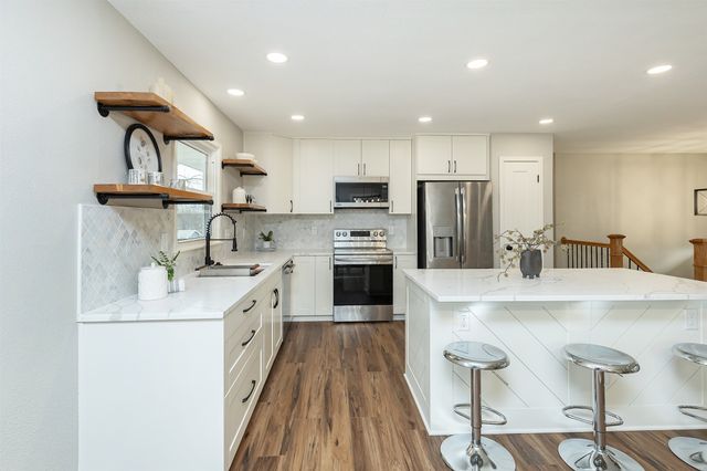 3900 76th Street, Urbandale, IA 50322