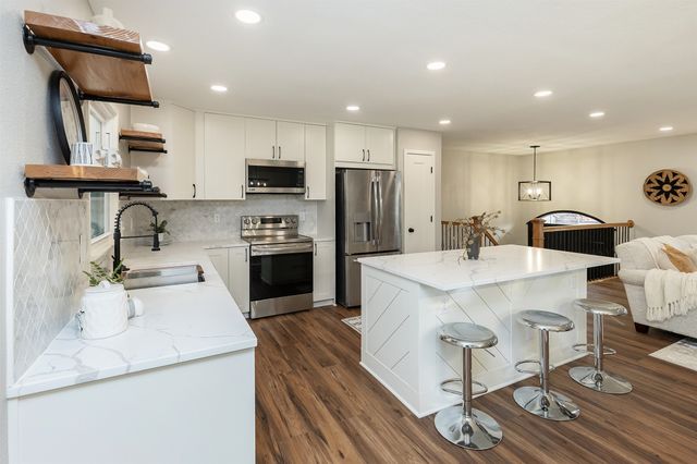 3900 76th Street, Urbandale, IA 50322