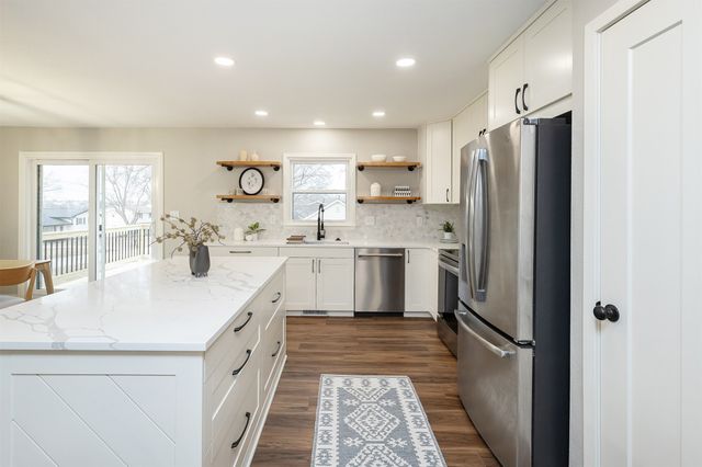 3900 76th Street, Urbandale, IA 50322