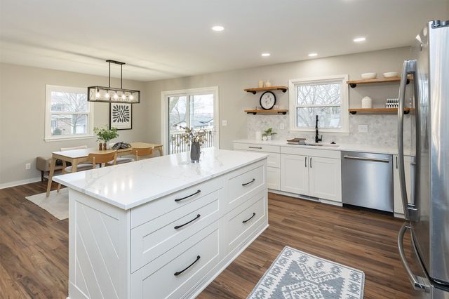 3900 76th Street, Urbandale, IA 50322