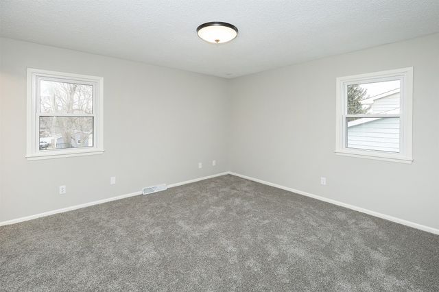 3900 76th Street, Urbandale, IA 50322