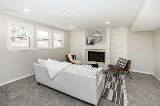 3900 76th Street, Urbandale, IA 50322