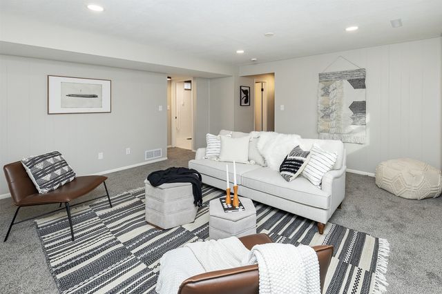 3900 76th Street, Urbandale, IA 50322