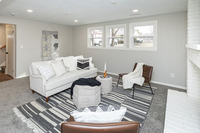 3900 76th Street, Urbandale, IA 50322