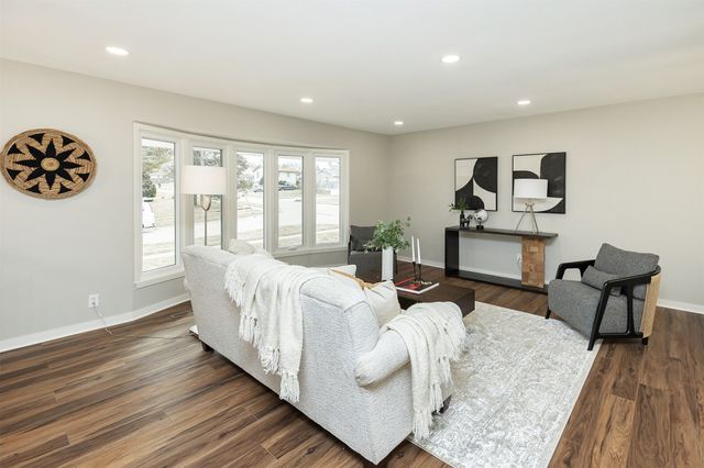 3900 76th Street, Urbandale, IA 50322