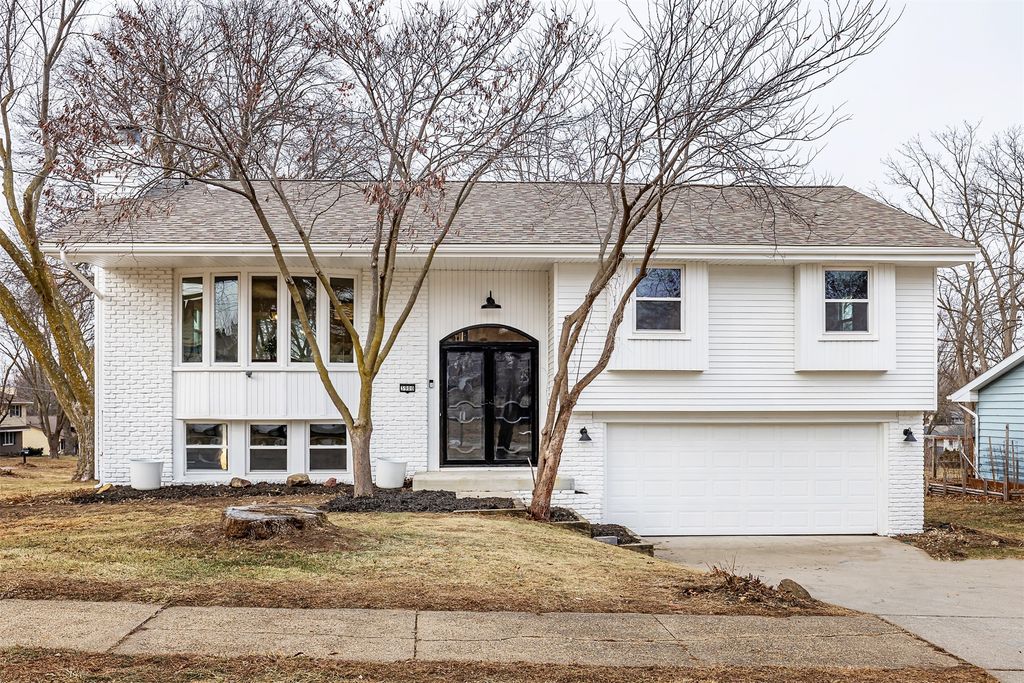 3900 76th Street, Urbandale, IA 50322