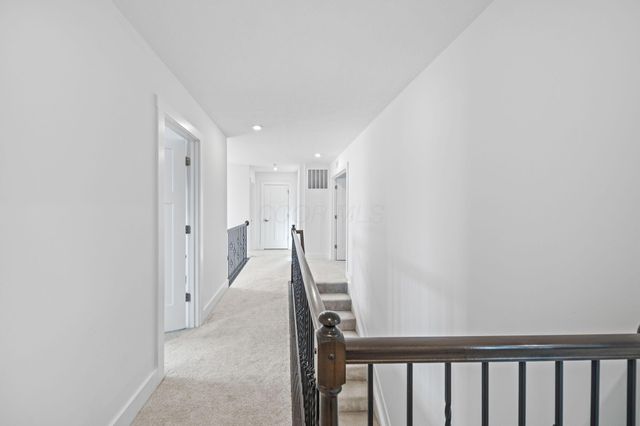 507 Walker Pointe Drive, Commercial Point, OH 43116