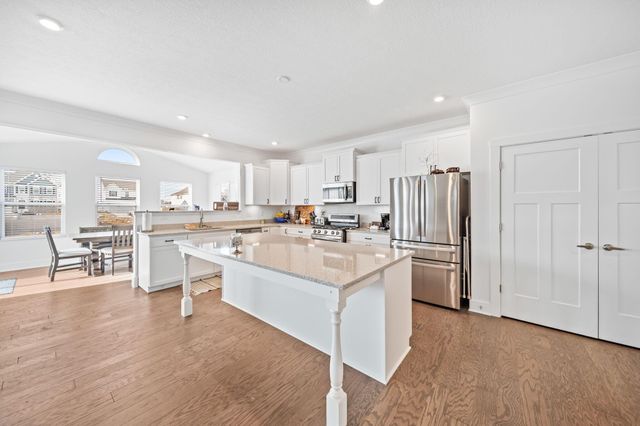 507 Walker Pointe Drive, Commercial Point, OH 43116