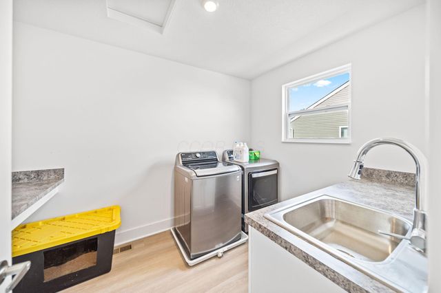 507 Walker Pointe Drive, Commercial Point, OH 43116