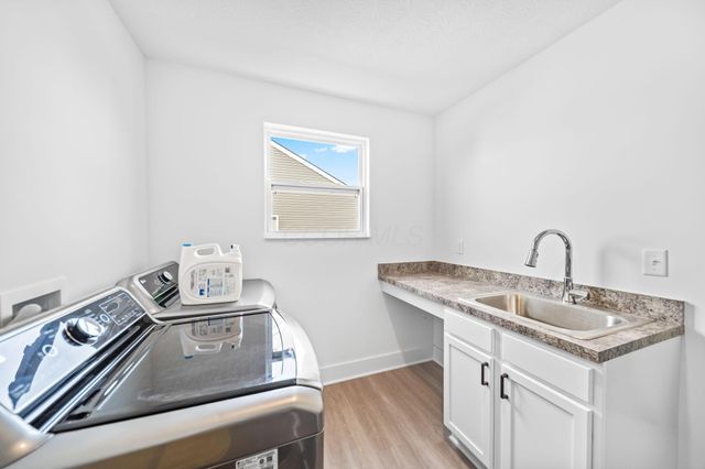 507 Walker Pointe Drive, Commercial Point, OH 43116