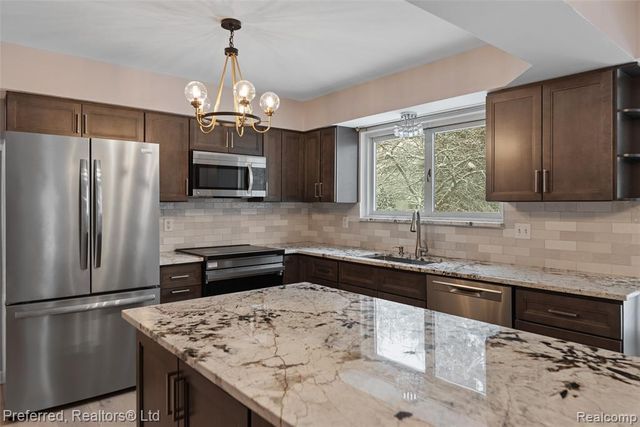 45377 Twining Street, Canton, MI 48187