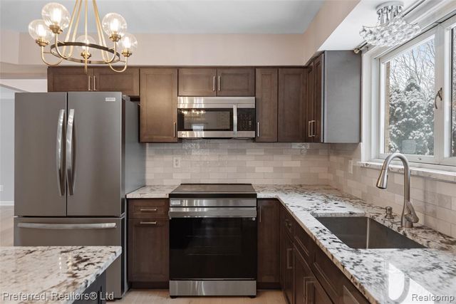 45377 Twining Street, Canton, MI 48187