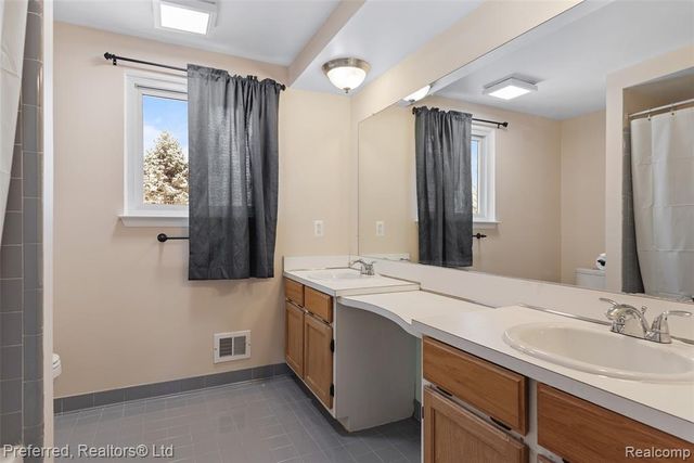 45377 Twining Street, Canton, MI 48187