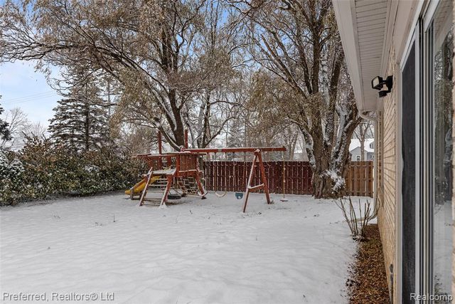 45377 Twining Street, Canton, MI 48187