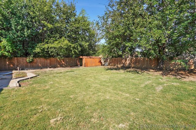 412 W Austin Street, Broken Arrow, OK 74011
