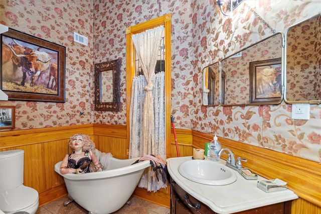 310 N Mound Street, Nacogdoches, TX 75961