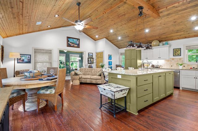 310 N Mound Street, Nacogdoches, TX 75961