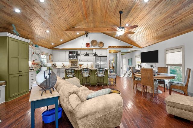 310 N Mound Street, Nacogdoches, TX 75961