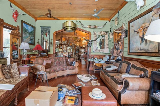 310 N Mound Street, Nacogdoches, TX 75961