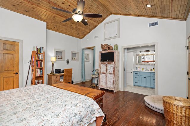 310 N Mound Street, Nacogdoches, TX 75961