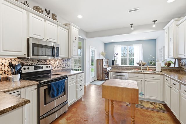 5450 E SPIVA CROSSING RD, Hallsville, MO 65255