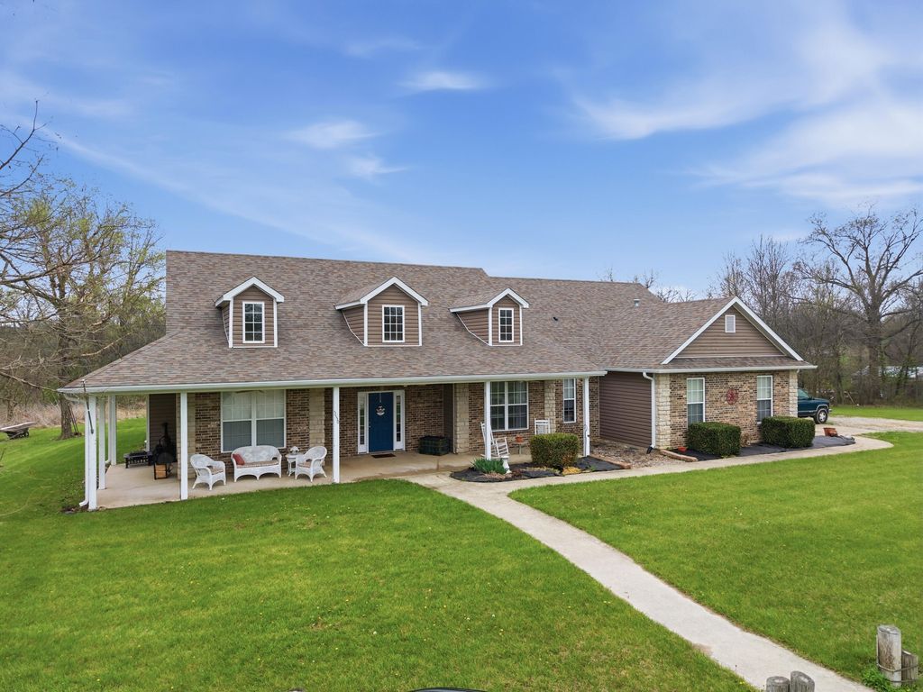 5450 E SPIVA CROSSING RD, Hallsville, MO 65255