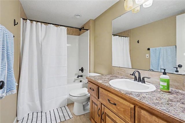 6205 Crystal Lane, Lawrence, KS 66049