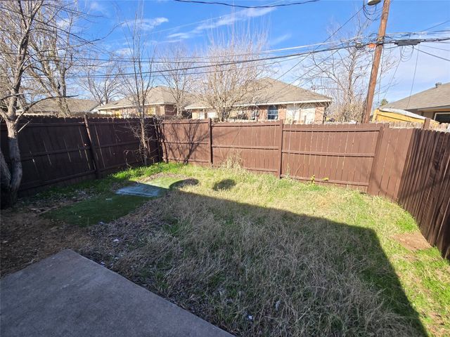 1439 E Robert Street, Fort Worth, TX 76104