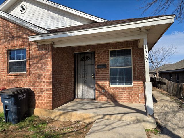 1439 E Robert Street, Fort Worth, TX 76104