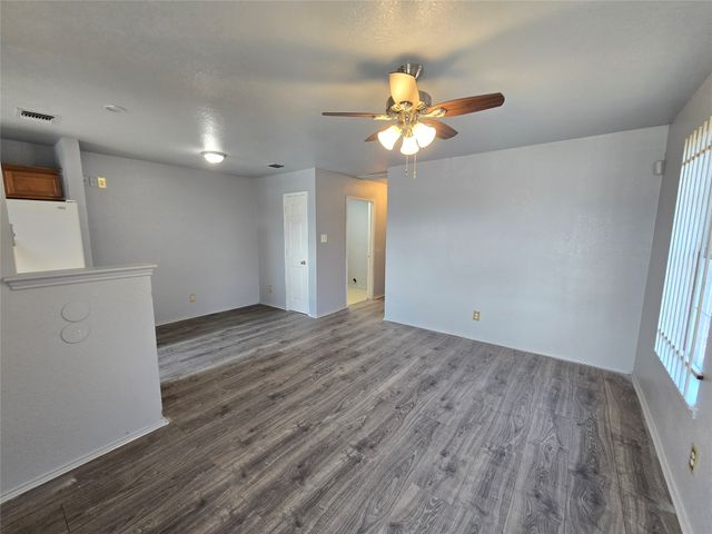 1439 E Robert Street, Fort Worth, TX 76104