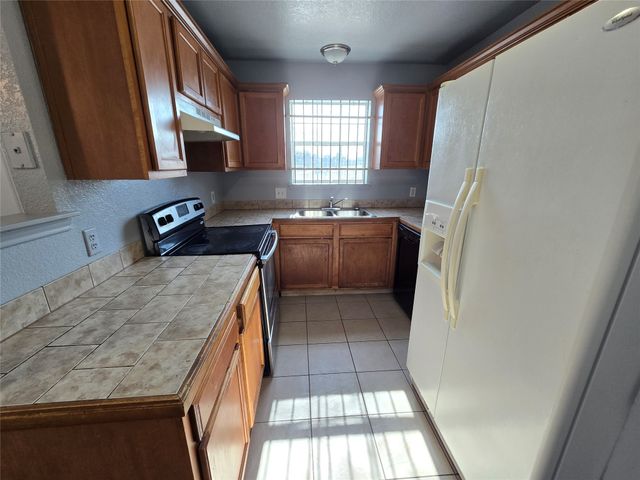 1439 E Robert Street, Fort Worth, TX 76104