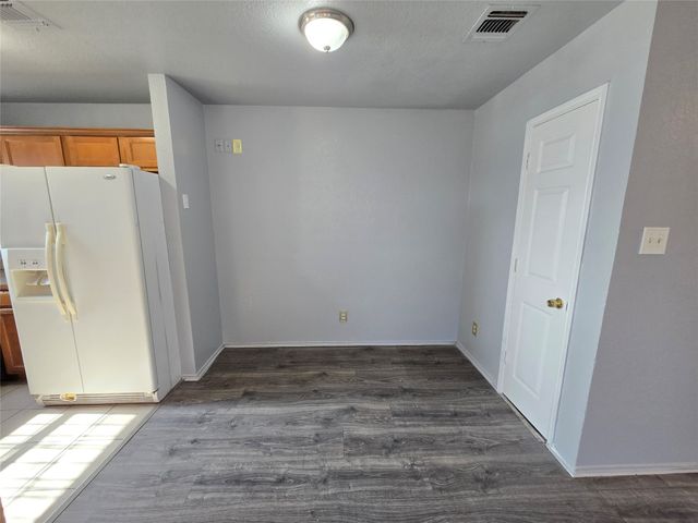 1439 E Robert Street, Fort Worth, TX 76104