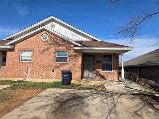 1439 E Robert Street, Fort Worth, TX 76104