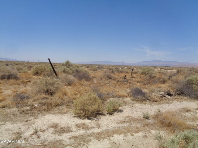 24 Stw Ave. C8, Palmdale, CA 93551